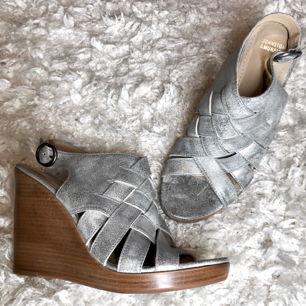 NWOB- JOHNSTON & MURPHY- SILVER WEDGE SZ 9